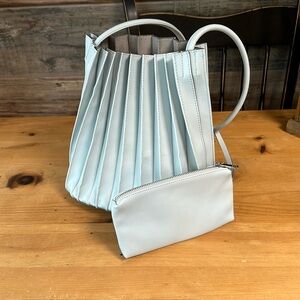Accordion style handbag/tote